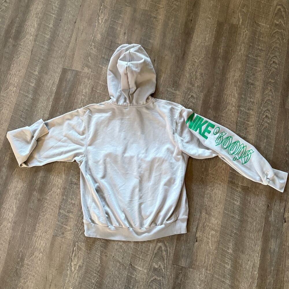 Nike Men’s Standard Issue Dri-FIT Basketball Pullover Hoodie Grey Green